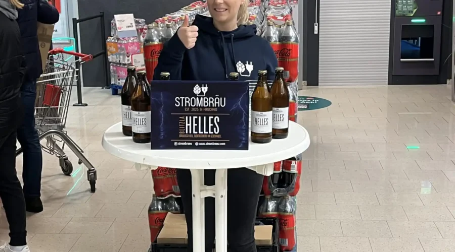Anna-Maria bei unserem Strombräu-Stand.